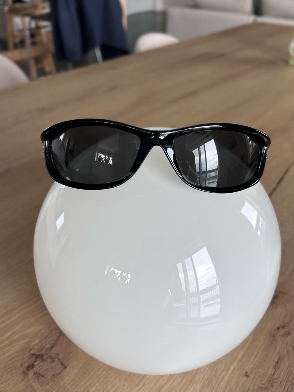 Sleek Black Sporty Chic Sunglasses